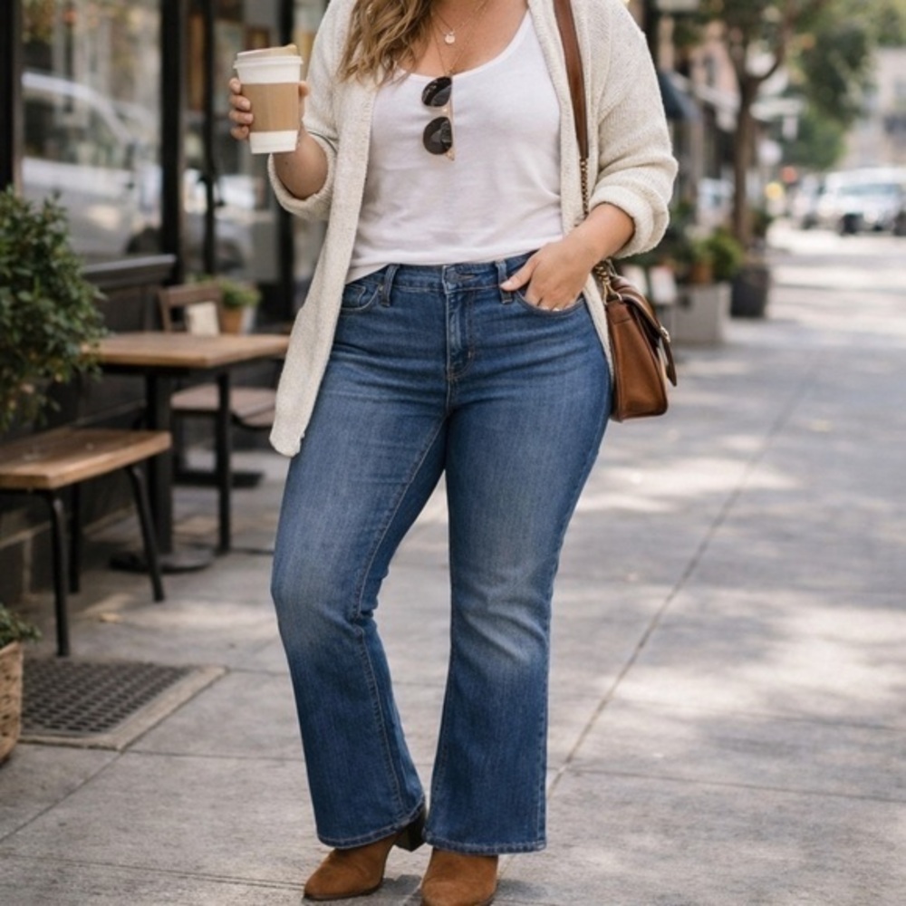 Signature Levi's Stretch Low Rise Boot Cut Jeans Hemmed | Classic GUC 16S #1423